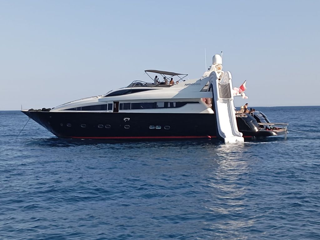 Antago 90-3 Marbella Boat Charter